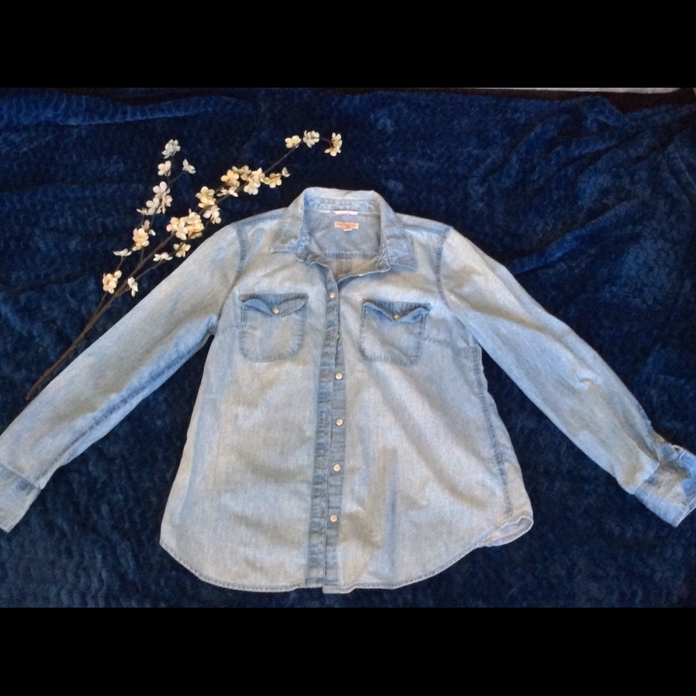 Denim Light Wash Chambray Shirt💗